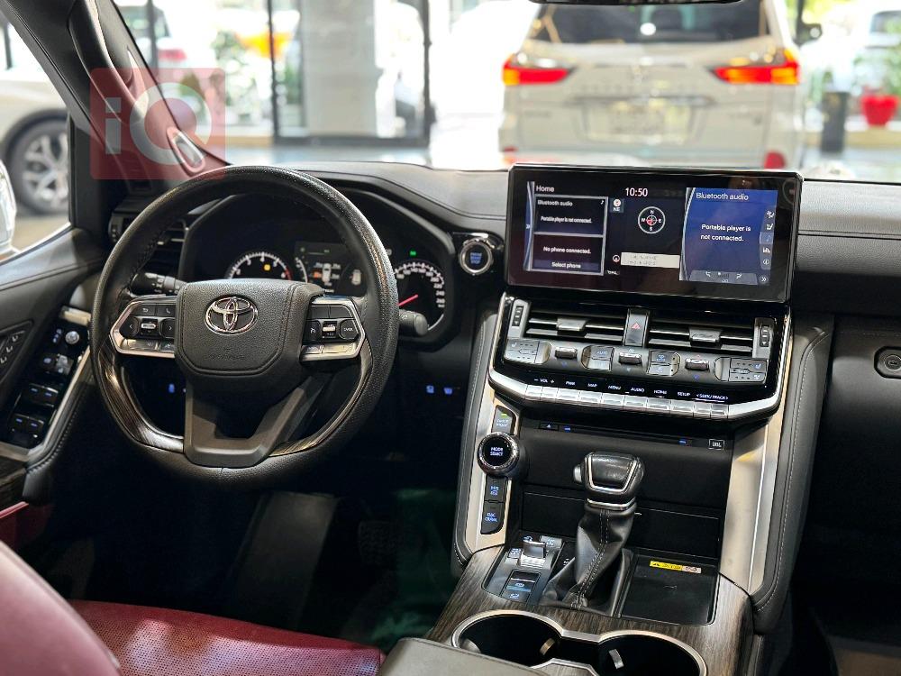 تۆیۆتا لاند کروزەر